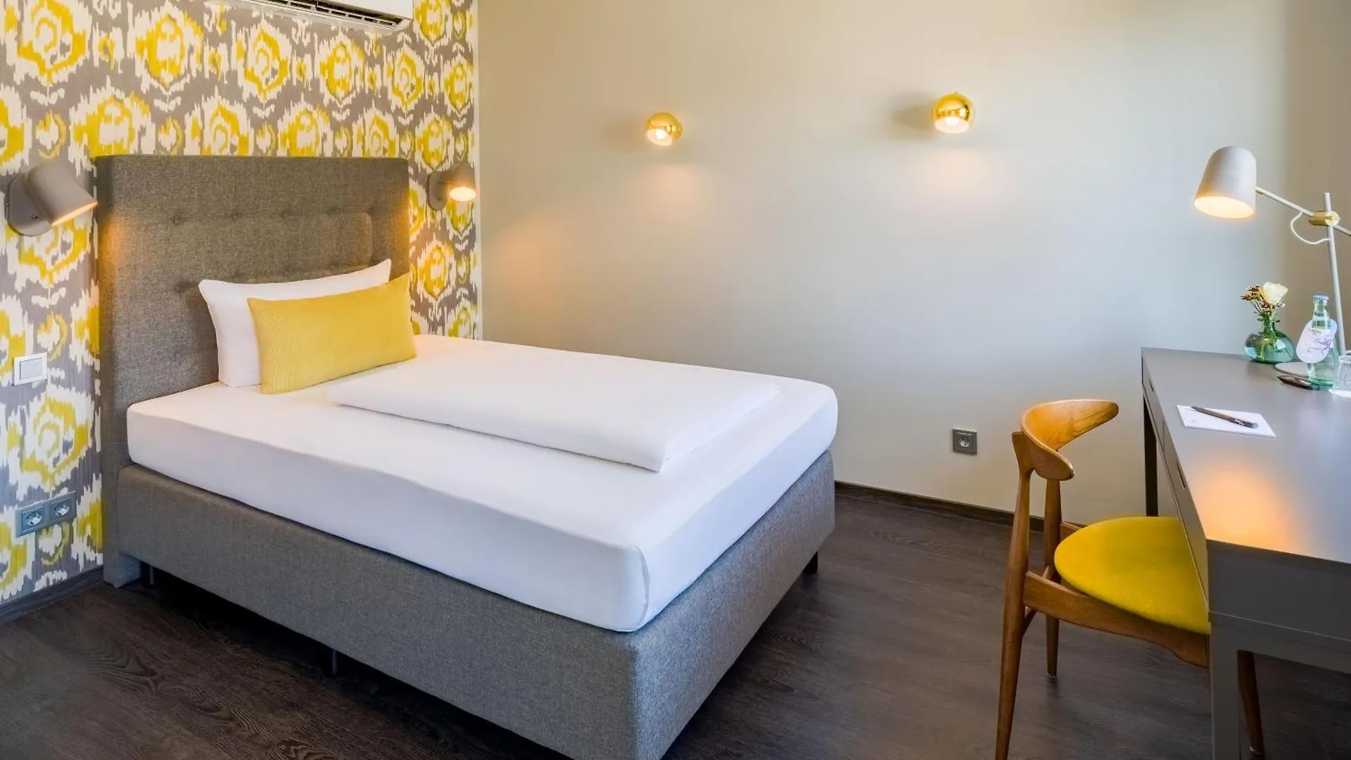 Rugs Hotel Koeln  ケルン