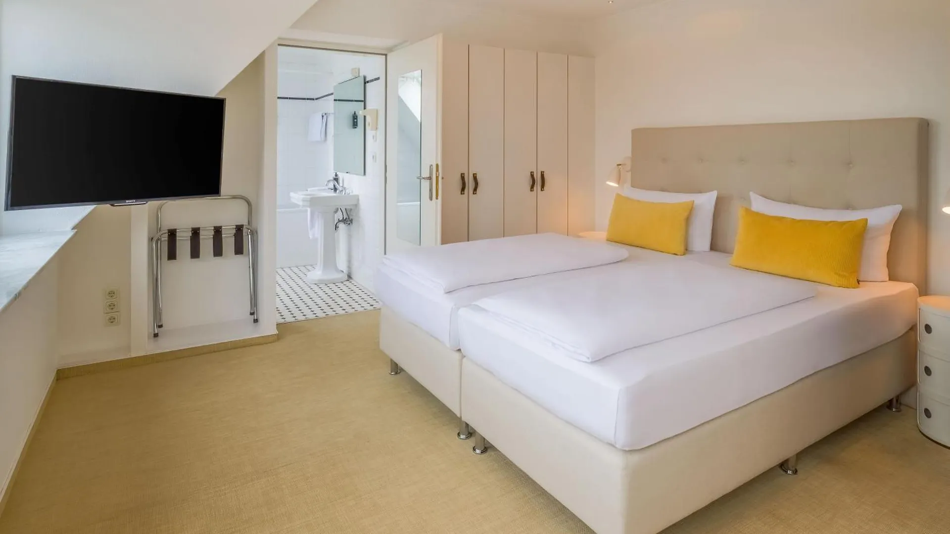 Rugs Hotel Koeln ケルン